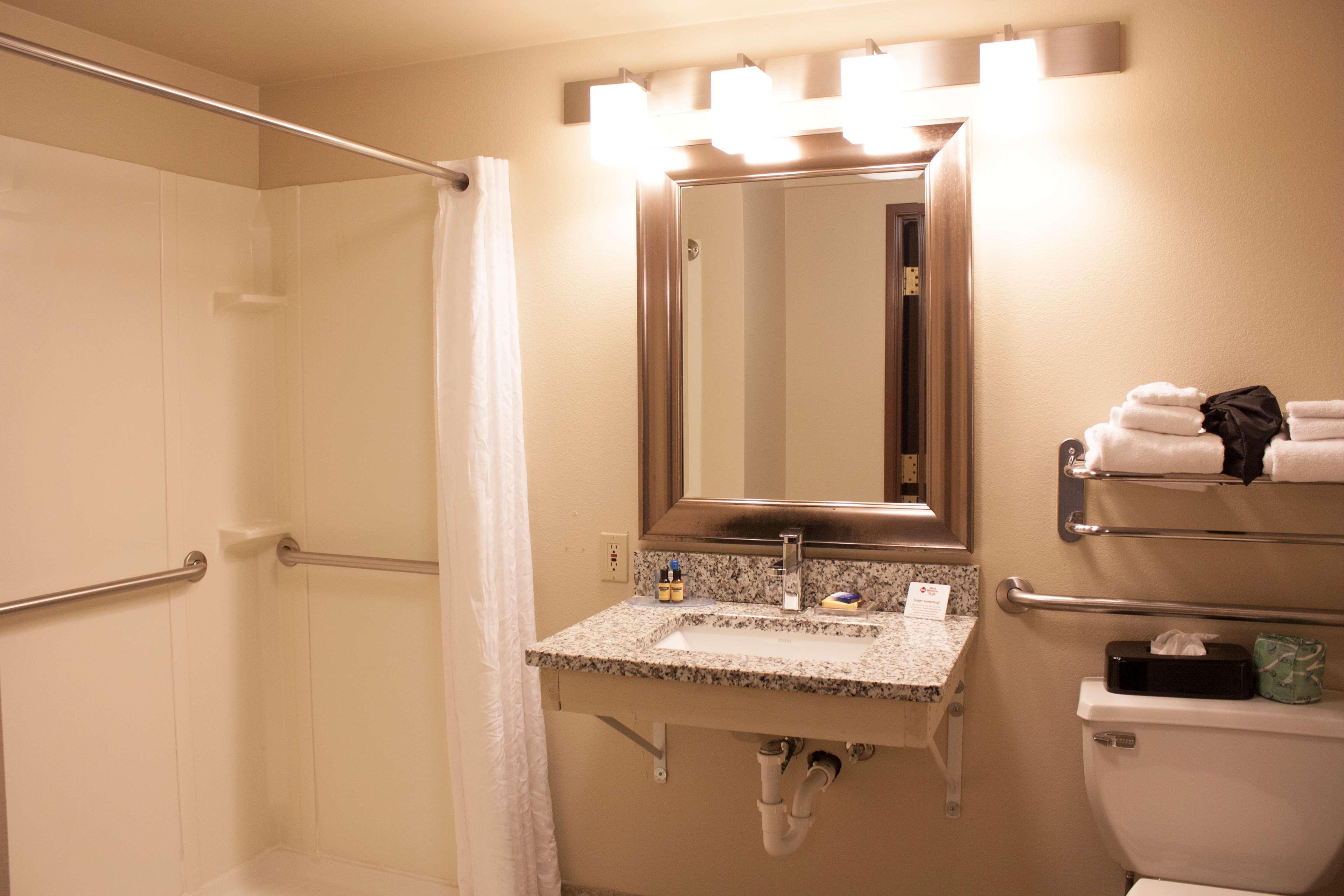Comfort Inn & Suites Copley Akron Bagian luar foto