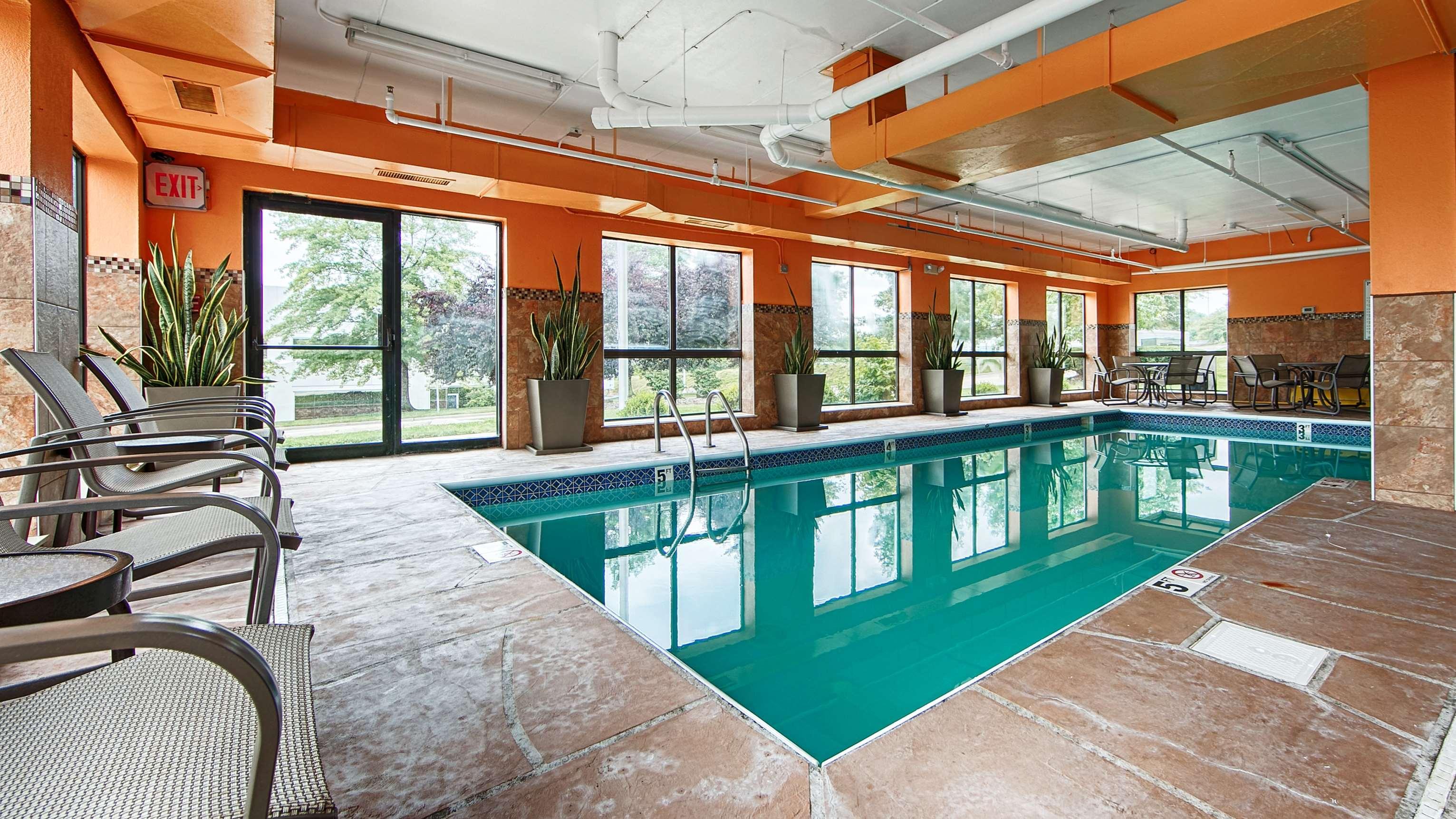 Comfort Inn & Suites Copley Akron Bagian luar foto