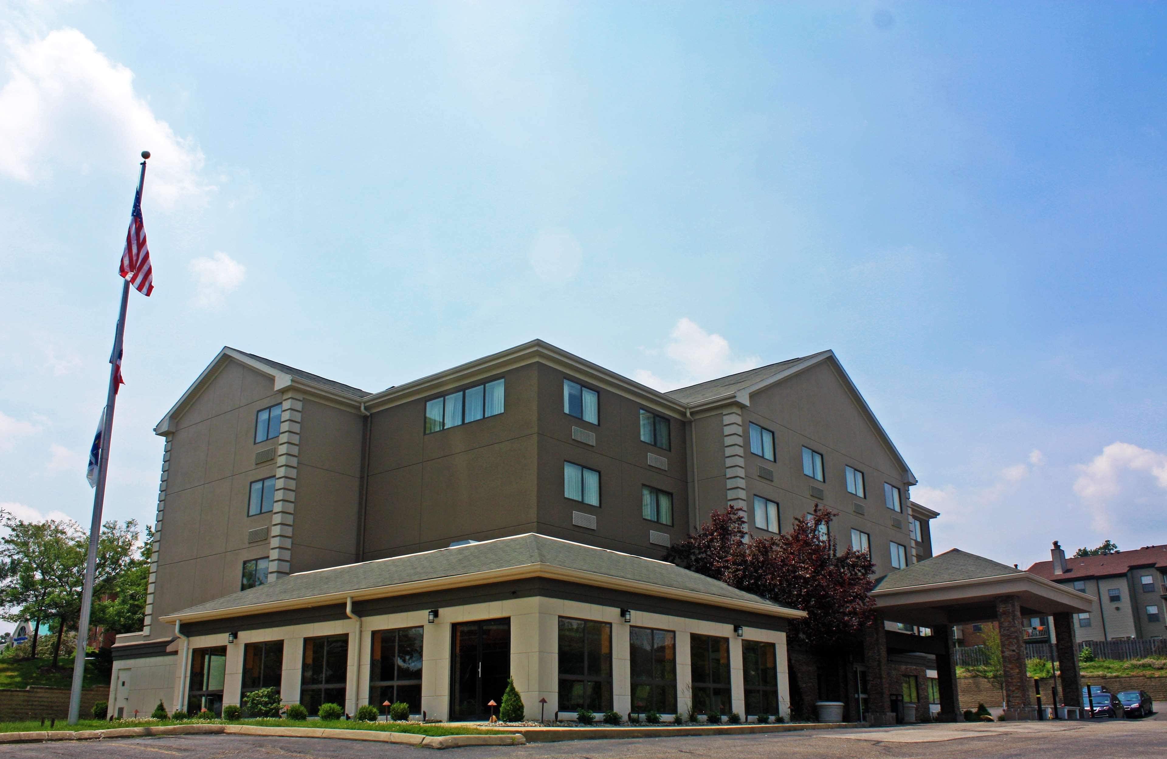 Comfort Inn & Suites Copley Akron Bagian luar foto