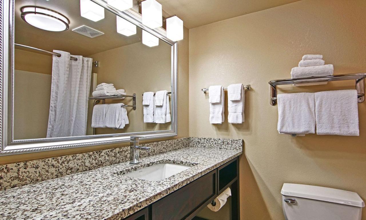 Comfort Inn & Suites Copley Akron Bagian luar foto