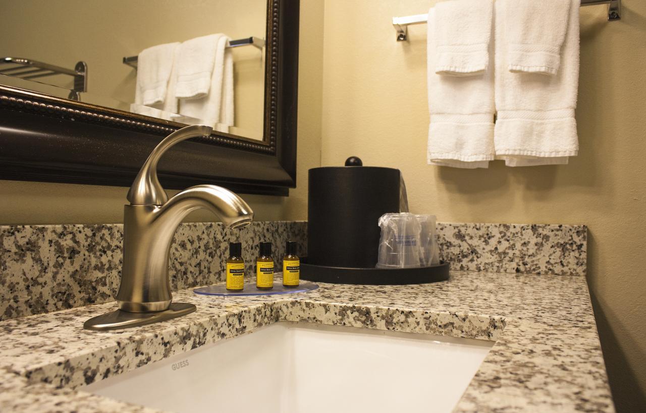 Comfort Inn & Suites Copley Akron Bagian luar foto