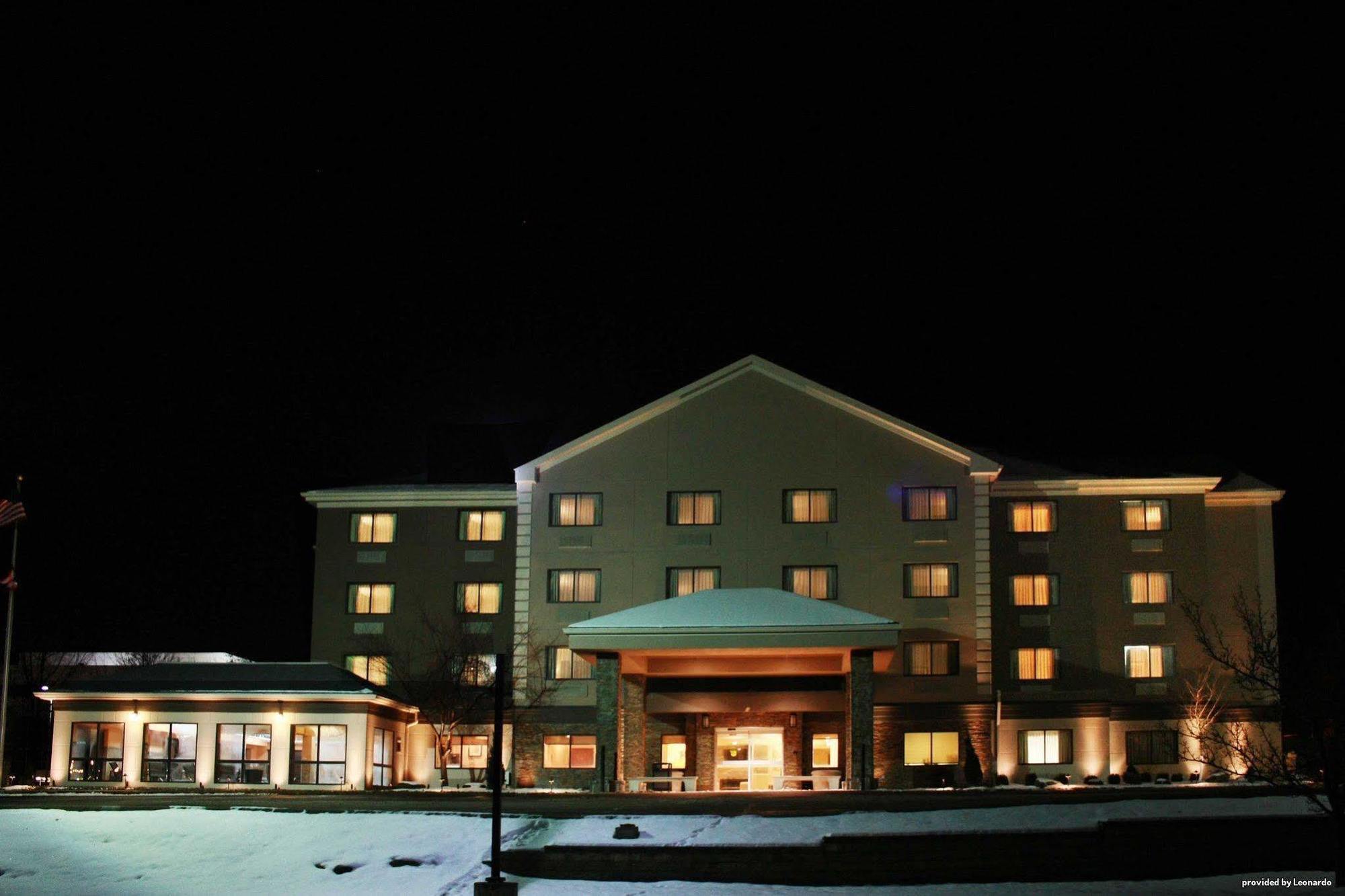 Comfort Inn & Suites Copley Akron Bagian luar foto