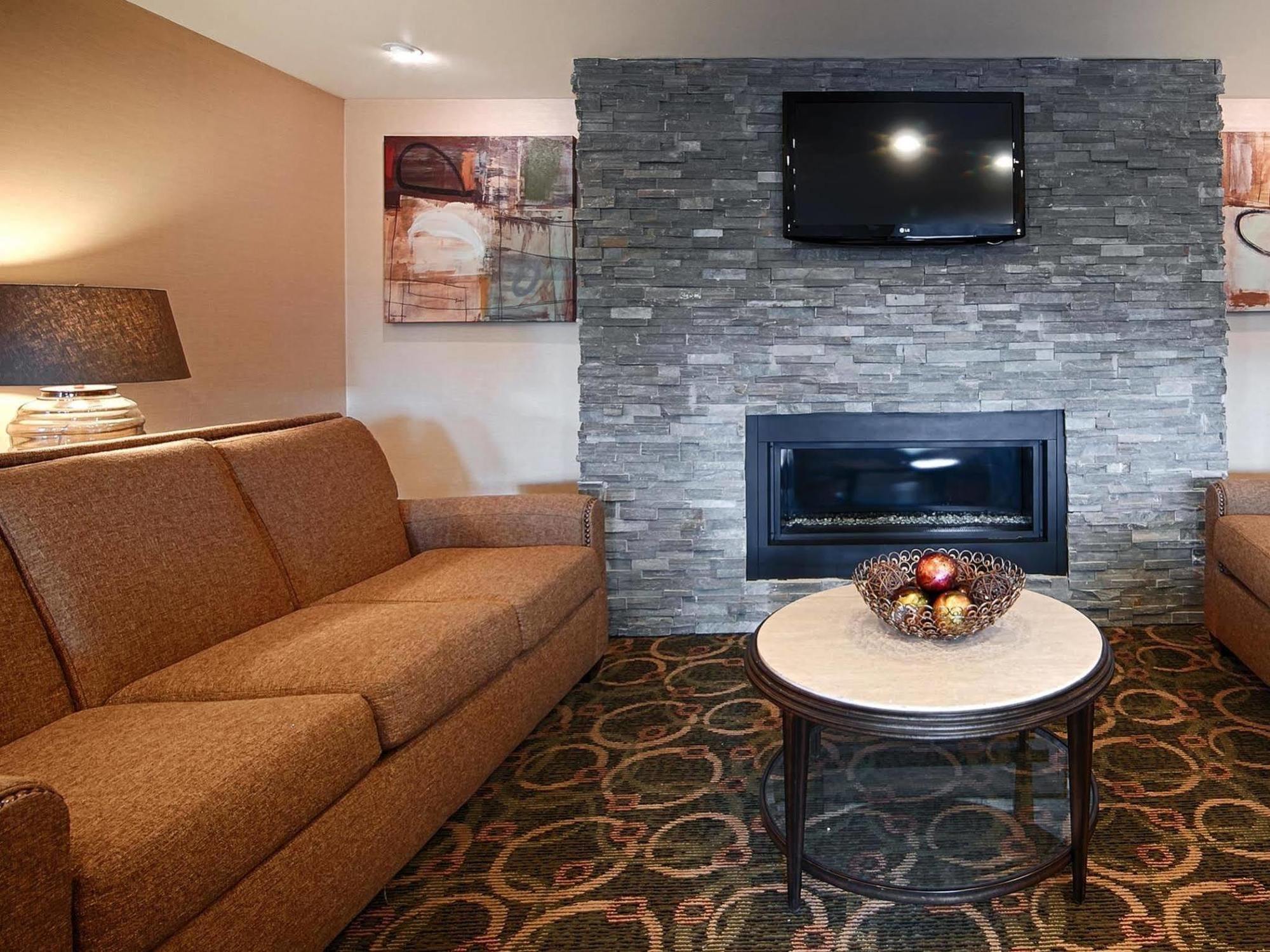 Comfort Inn & Suites Copley Akron Bagian luar foto