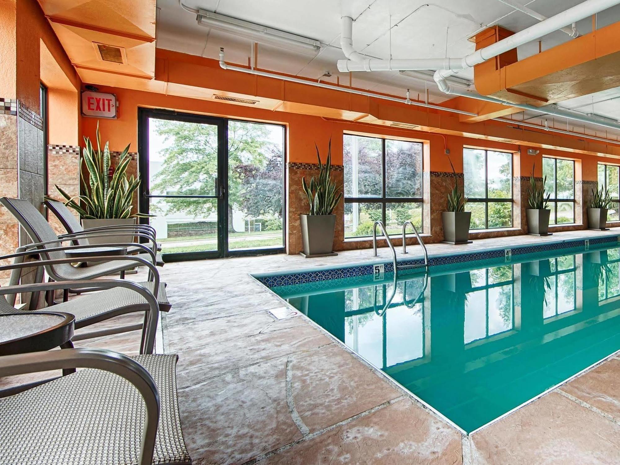 Comfort Inn & Suites Copley Akron Bagian luar foto