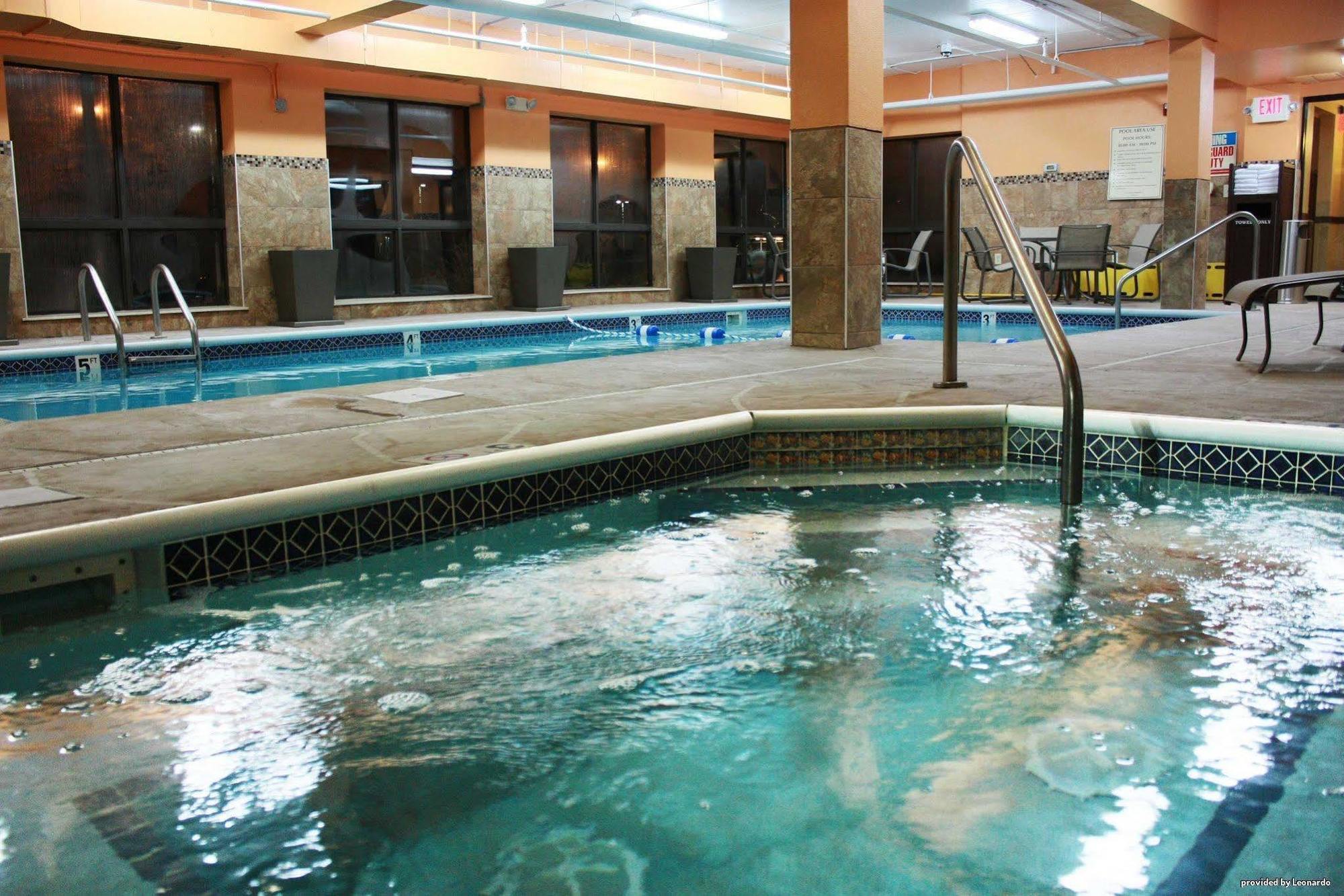 Comfort Inn & Suites Copley Akron Bagian luar foto