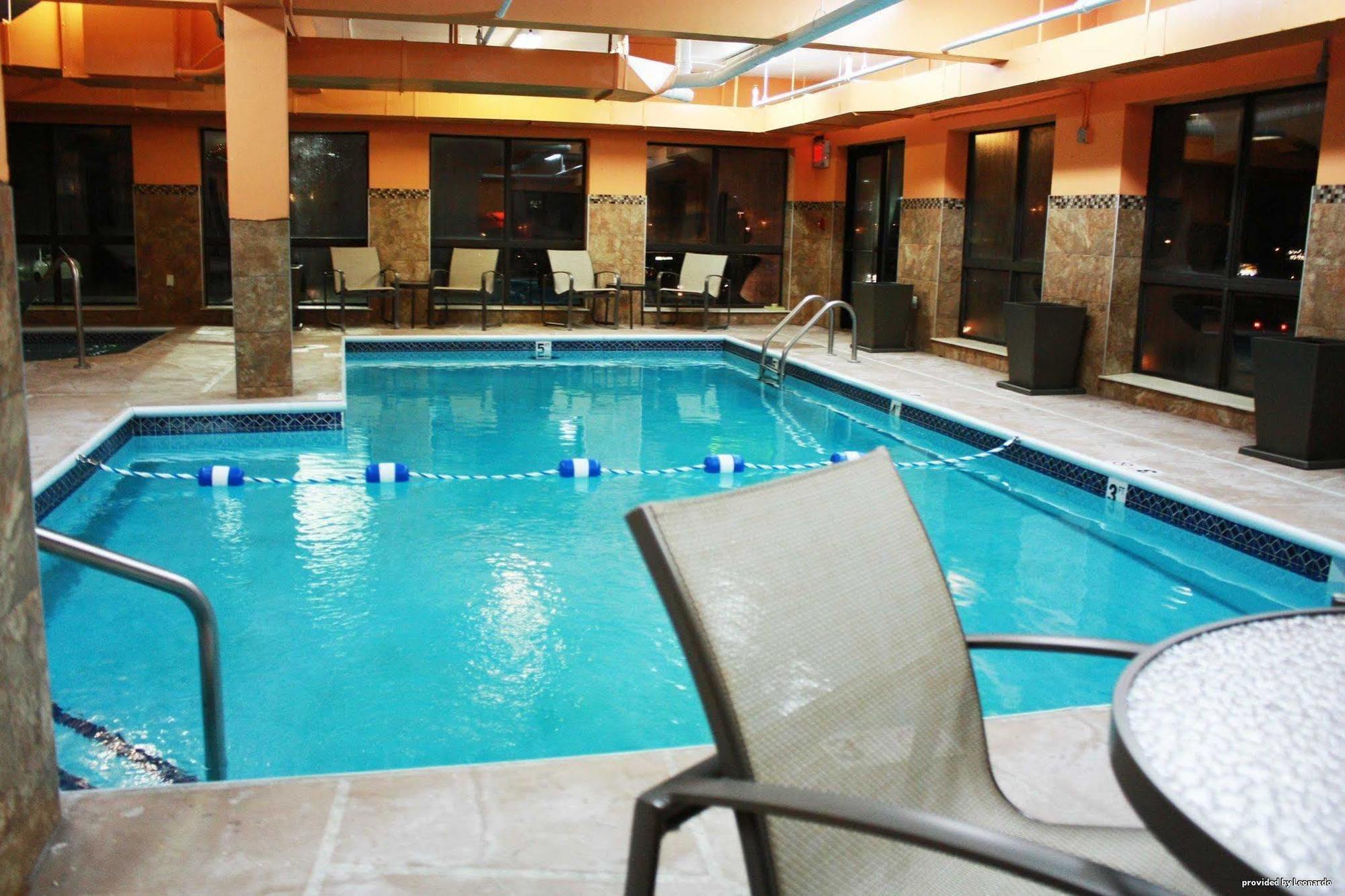 Comfort Inn & Suites Copley Akron Bagian luar foto